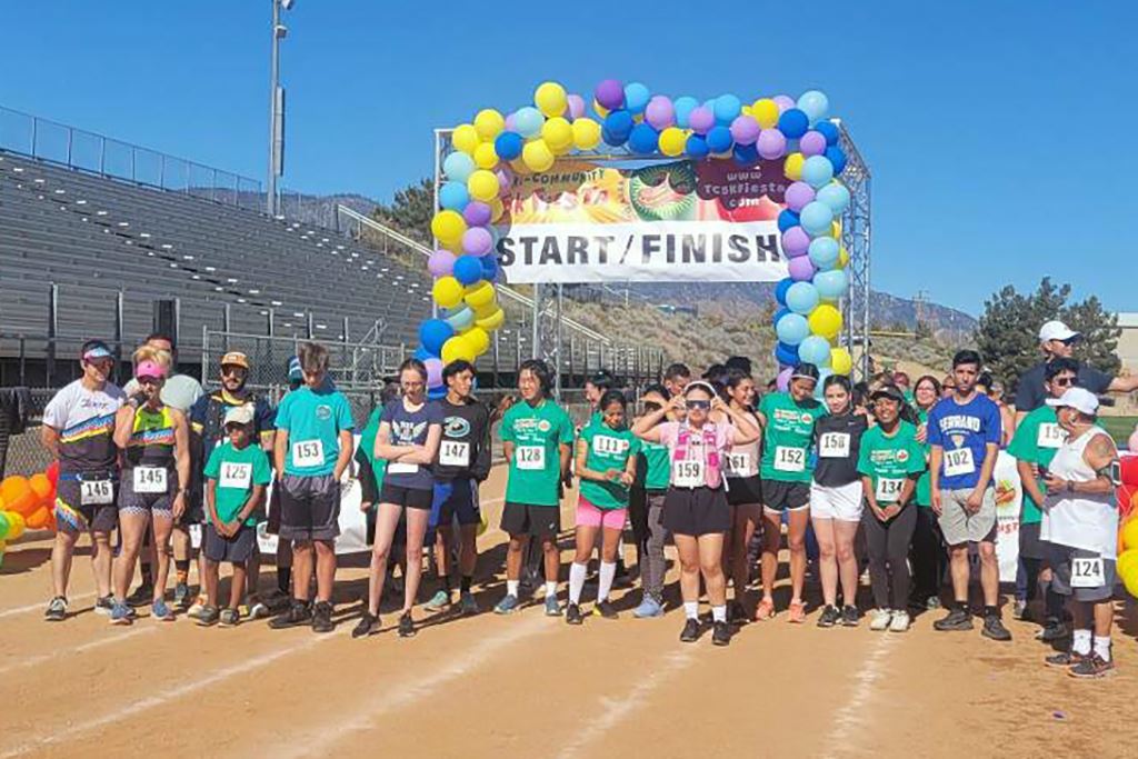 A Pre-Run Group Picture at the Tri-Community 5K Fiesta