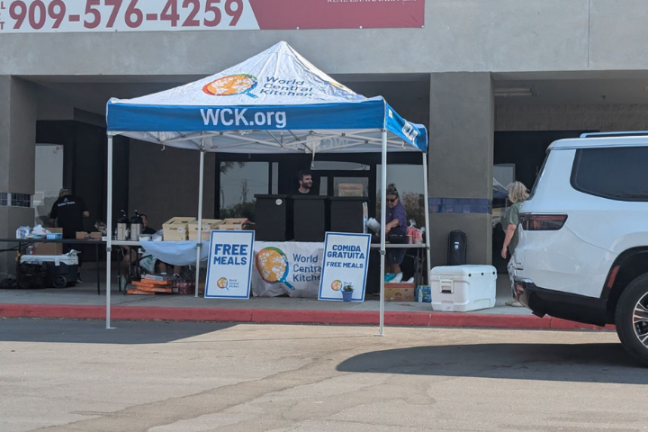 World Central Kitchen provided meals to evacuees at the Phelan Stater Bros. parking lot during the beginning days of the Bridge Fire evacuation. (Photo by: Carol Pettegrew)